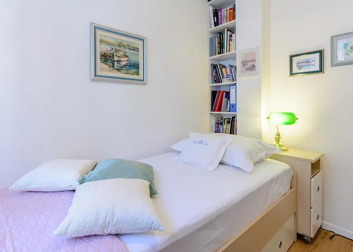Bird Lamp Luxury Apartment Bacvice, Split